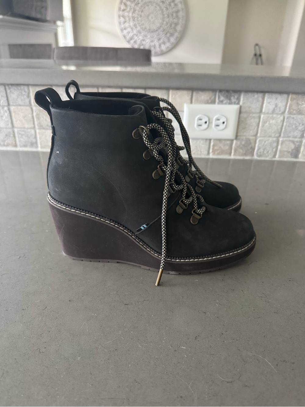 TOMS Women's Black Wedge Lace-Up Ankle Boots Size 6.5 NWOT